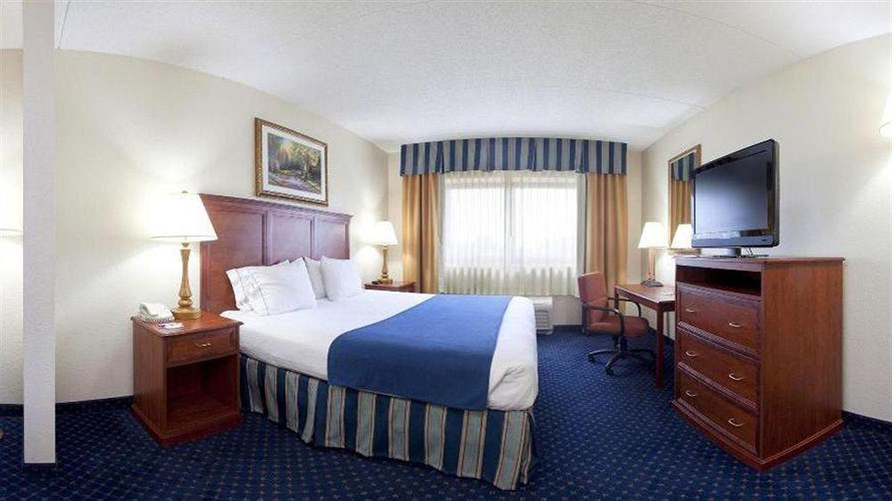 Hotel Express & Boyd-cooper Parkway By Ihg 2*