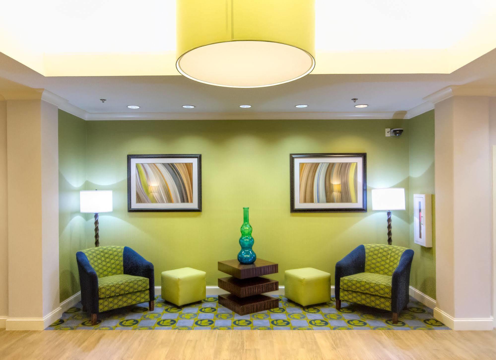 Hotel Express & Boyd-cooper Parkway By Ihg 2*