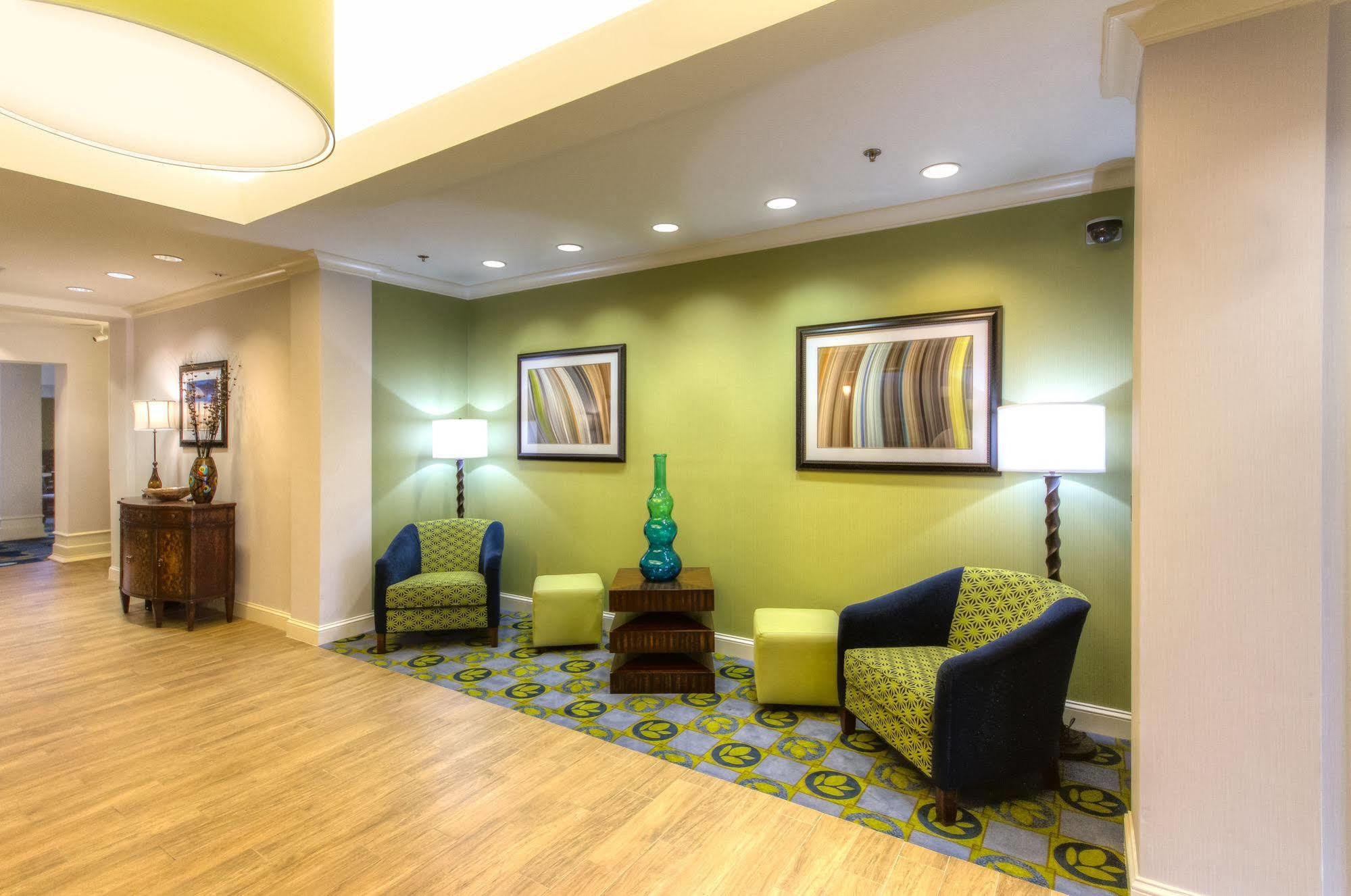 Express & Boyd-cooper Parkway By Ihg Montgomery