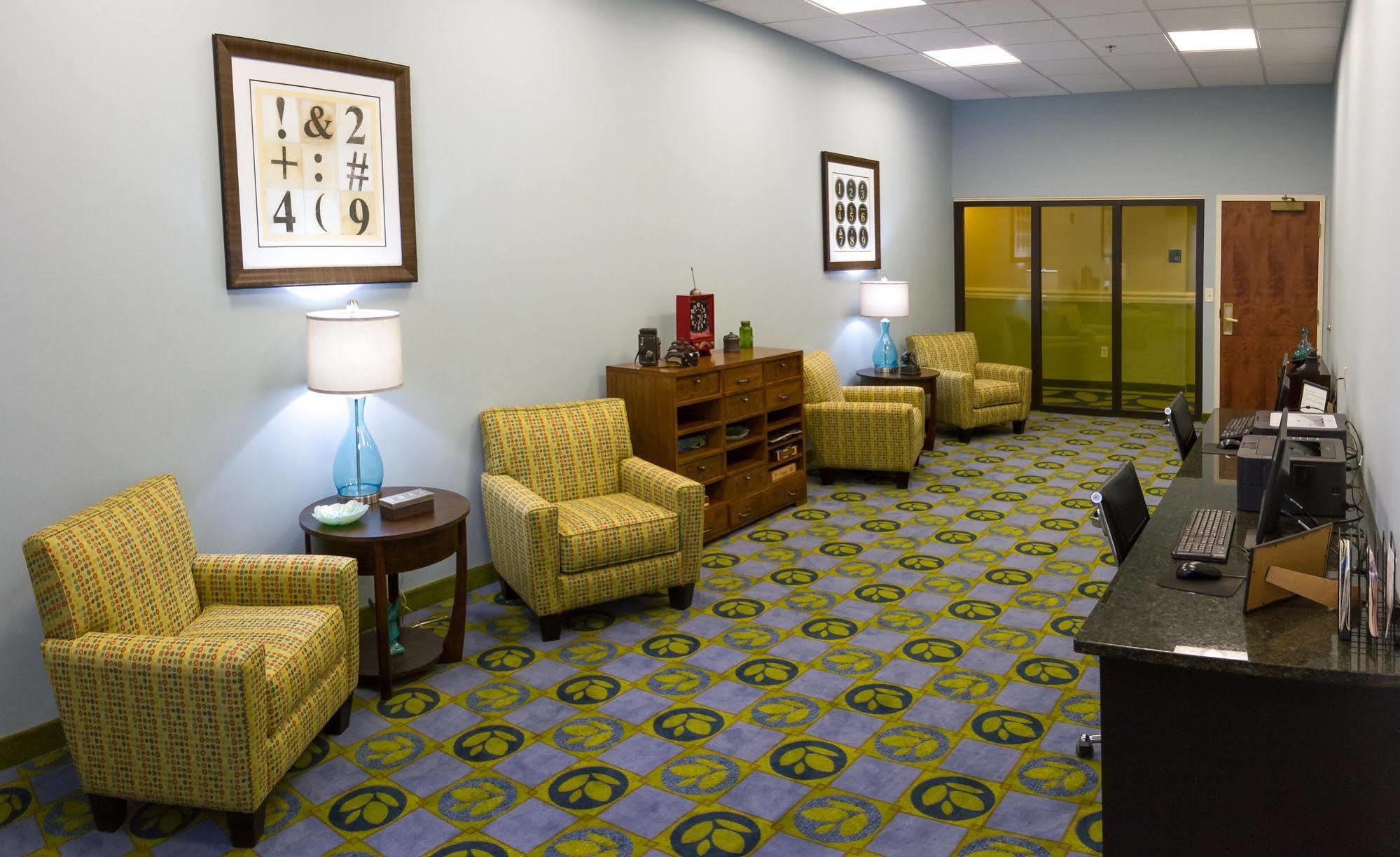 Hotel Express & Boyd-cooper Parkway By Ihg Montgomery