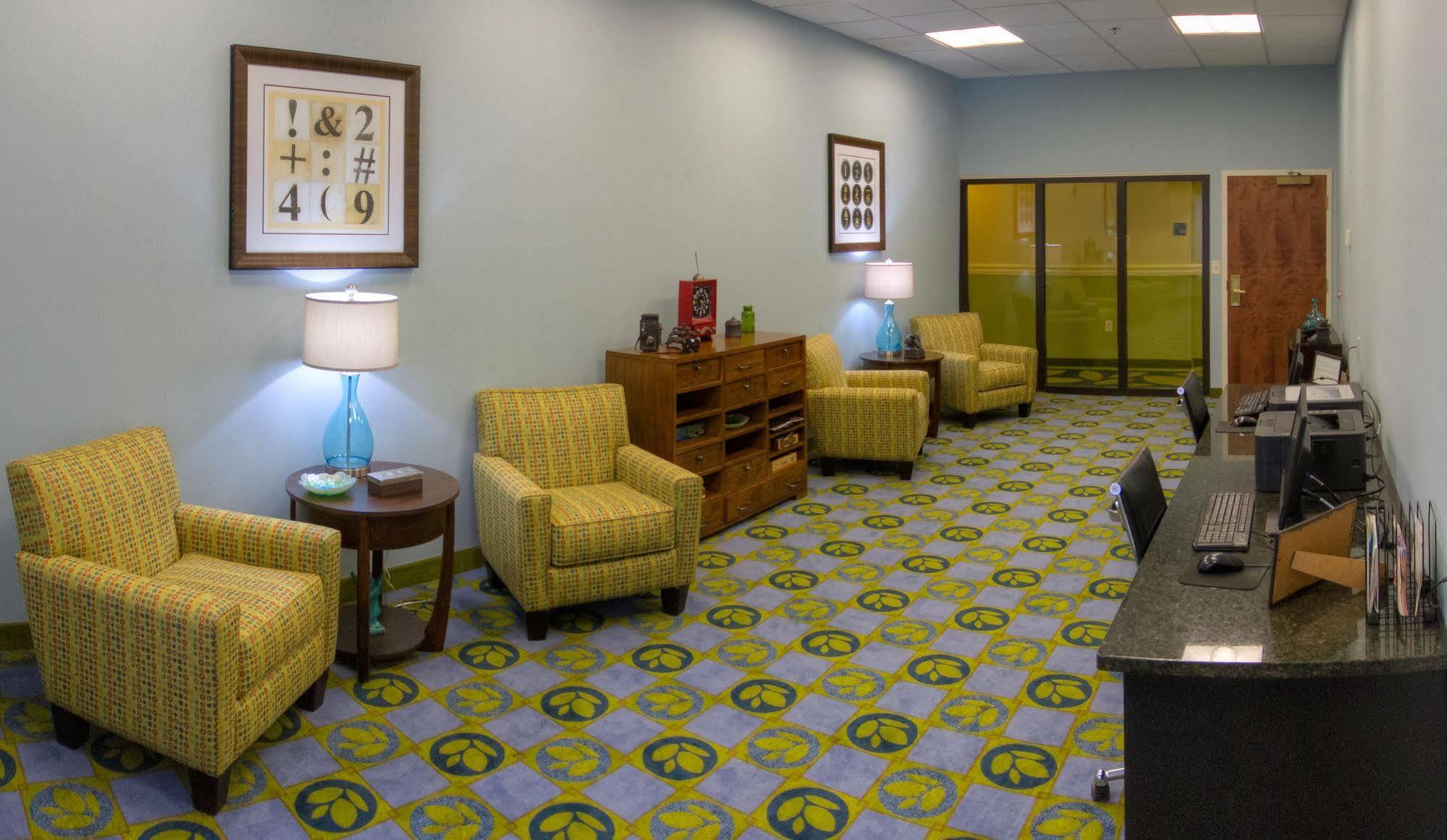 Hotel Express & Boyd-cooper Parkway By Ihg Montgomery