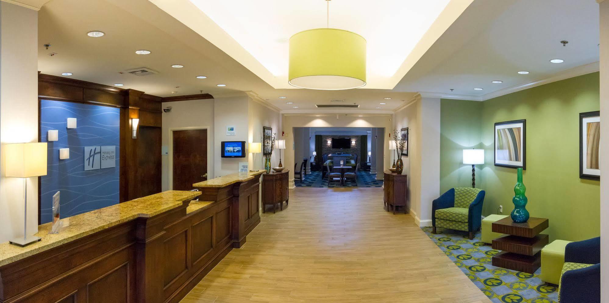 Hotel Express & Boyd-cooper Parkway By Ihg Montgomery
