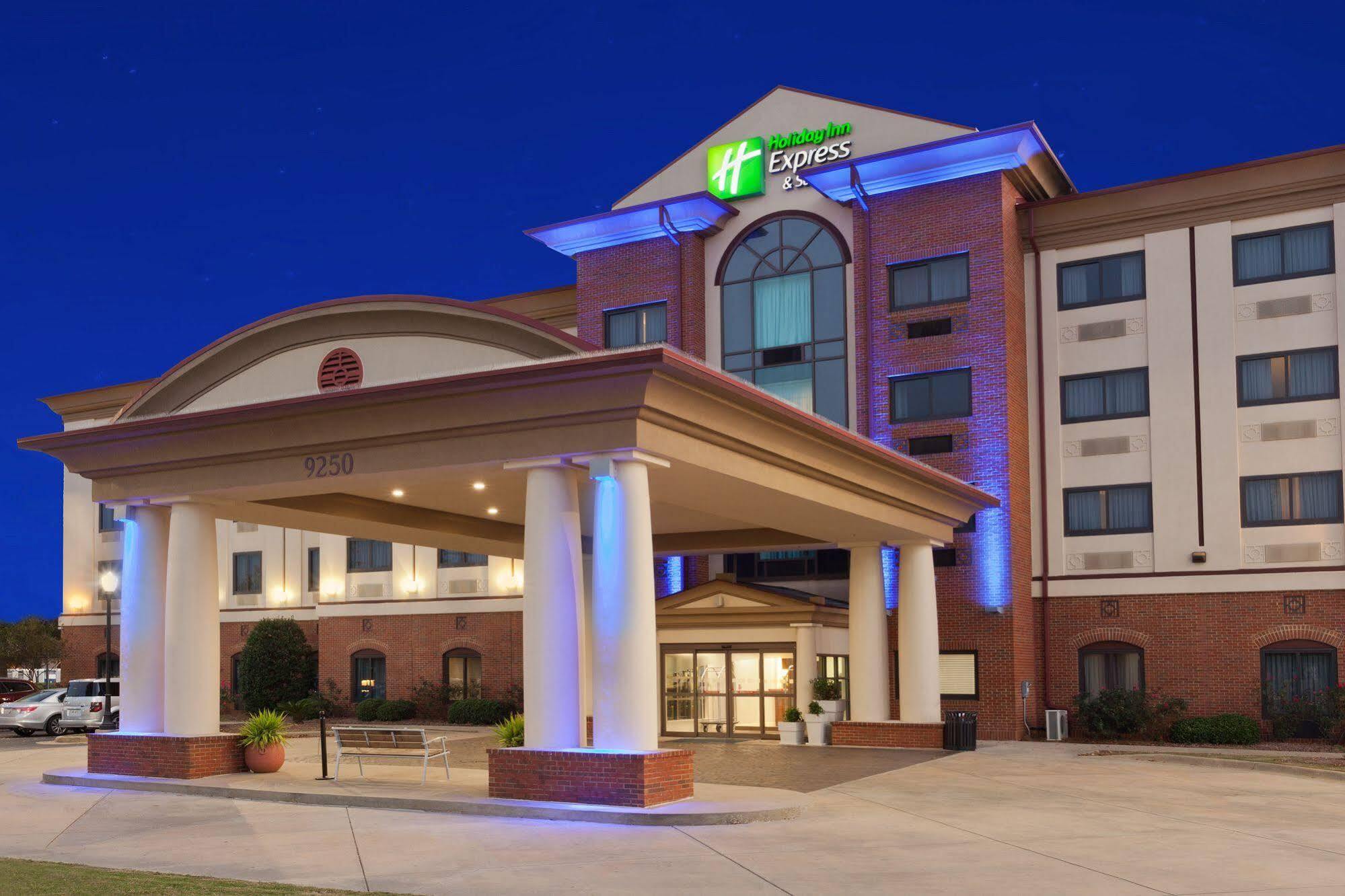 Hotel Express & Boyd-cooper Parkway By Ihg 2*