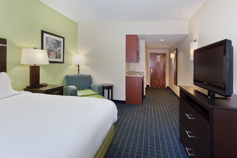 Express & Boyd-cooper Parkway By Ihg 2*